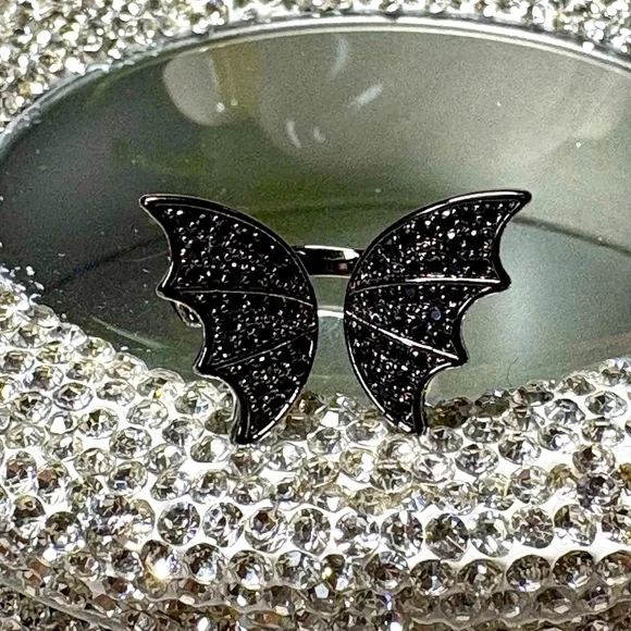 🦇COOL RING-Black Bat Wing/Rhinestone - Picture 4 of 8